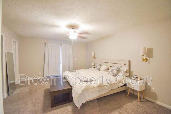 Building Photo - 1651 Greenock Ave