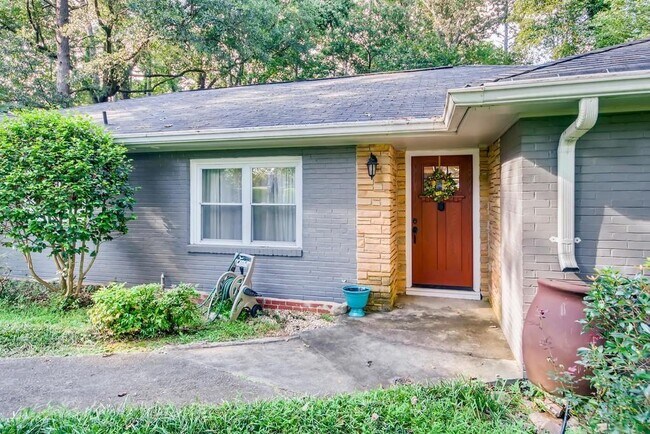 Building Photo - 2050 Sylvania Dr