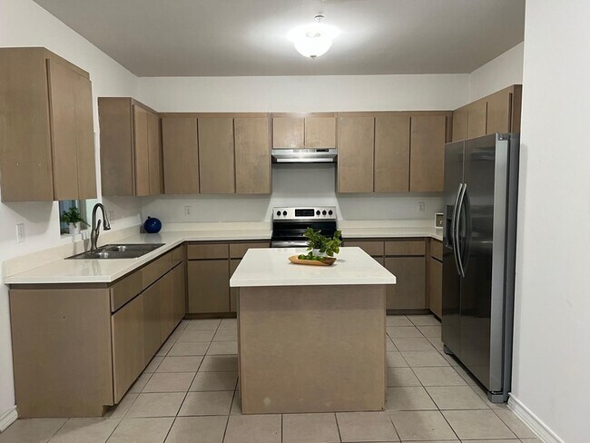 Building Photo - 1511 Don Camilo Blvd