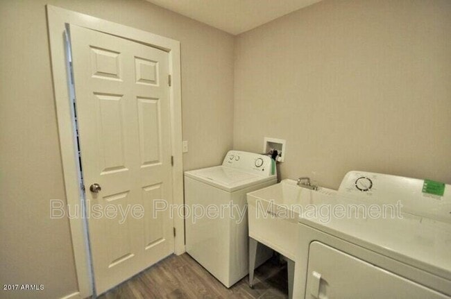 Building Photo - 3920 E Yale St