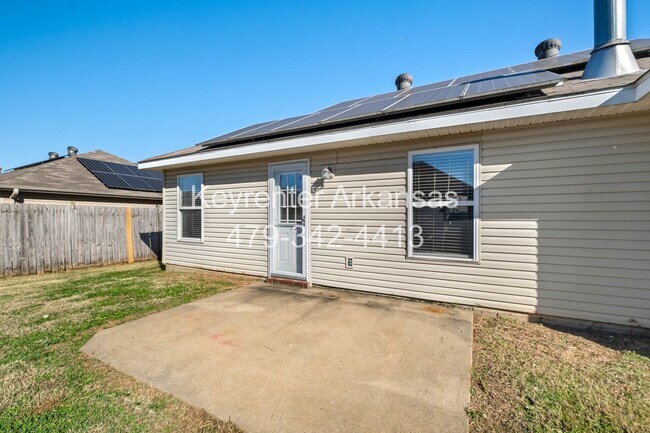 Building Photo - 706 SW Sandrock Rd