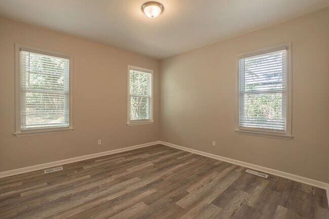 Building Photo - 216 Crescent Ave