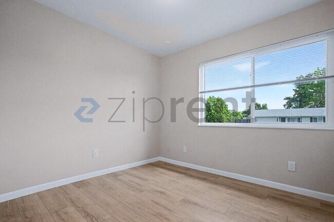 Building Photo - 2307 N Cirby Way