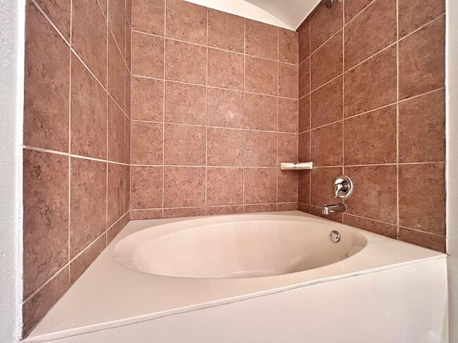 Building Photo - Stylish 2 Bedroom / 2.5 Bathroom Home – Two Levels, Move-In Ready