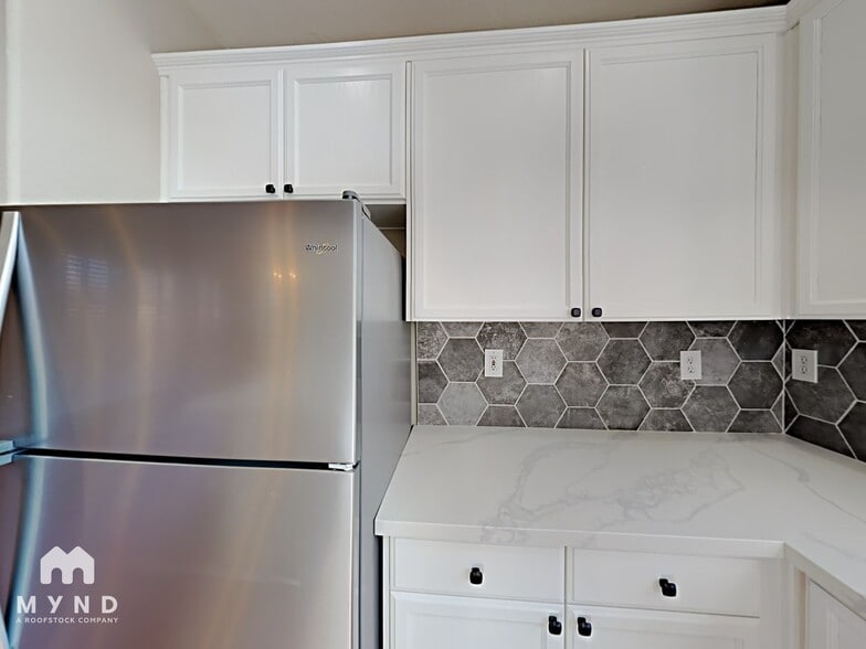 Building Photo - 398 Metro Ln