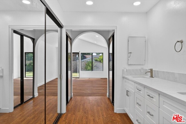 Building Photo - 7652 Quimby Ave