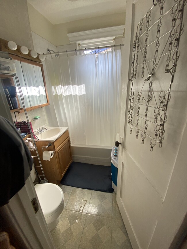 Building Photo - 352 Riverway