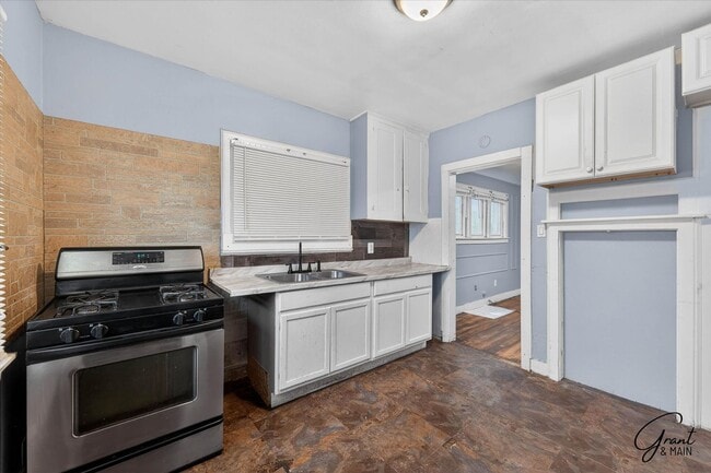 Building Photo - $1550 4 bedroom