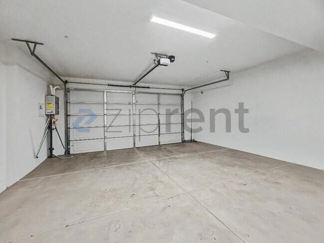 Building Photo - Unit