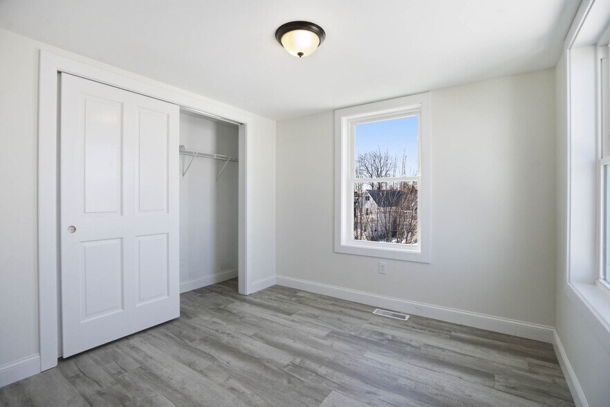 Building Photo - 23 Blake St