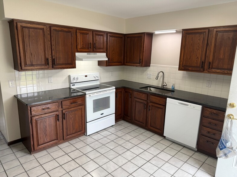 Building Photo - 3404 Ridgewood Dr