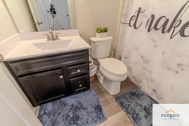 Building Photo - 100 Matisse Pl