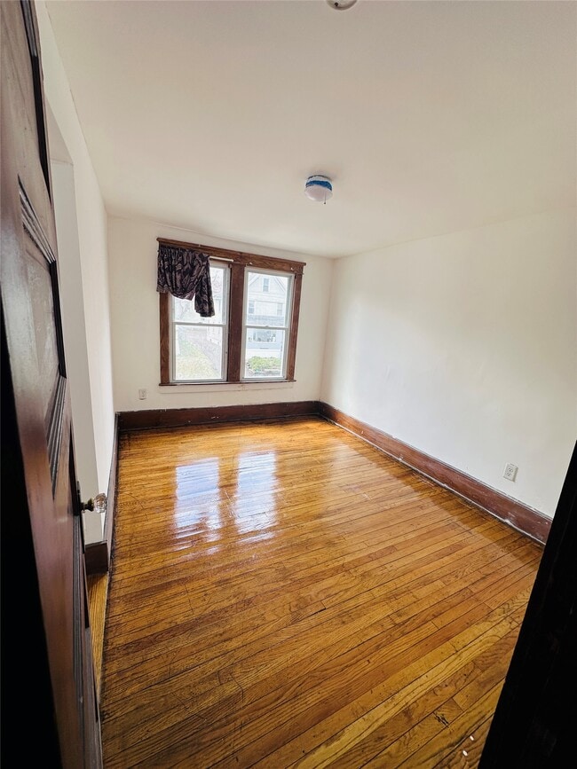 Building Photo - 210 Squires Ave