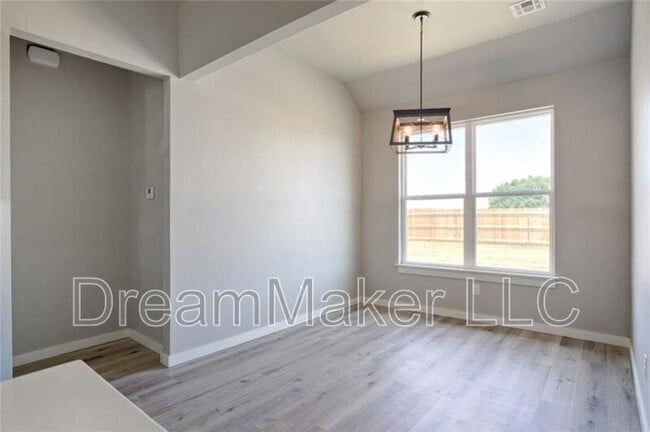 Building Photo - 3117 SE 35th St