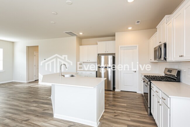 Building Photo - now