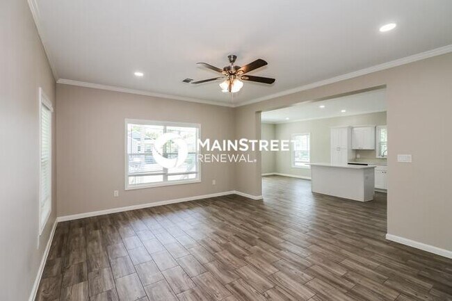 Building Photo - 4 Bedroom Pet-Friendly Home in Houston, TX with Main Street Renewal