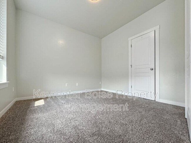 Building Photo - 2466 E Stella Dr