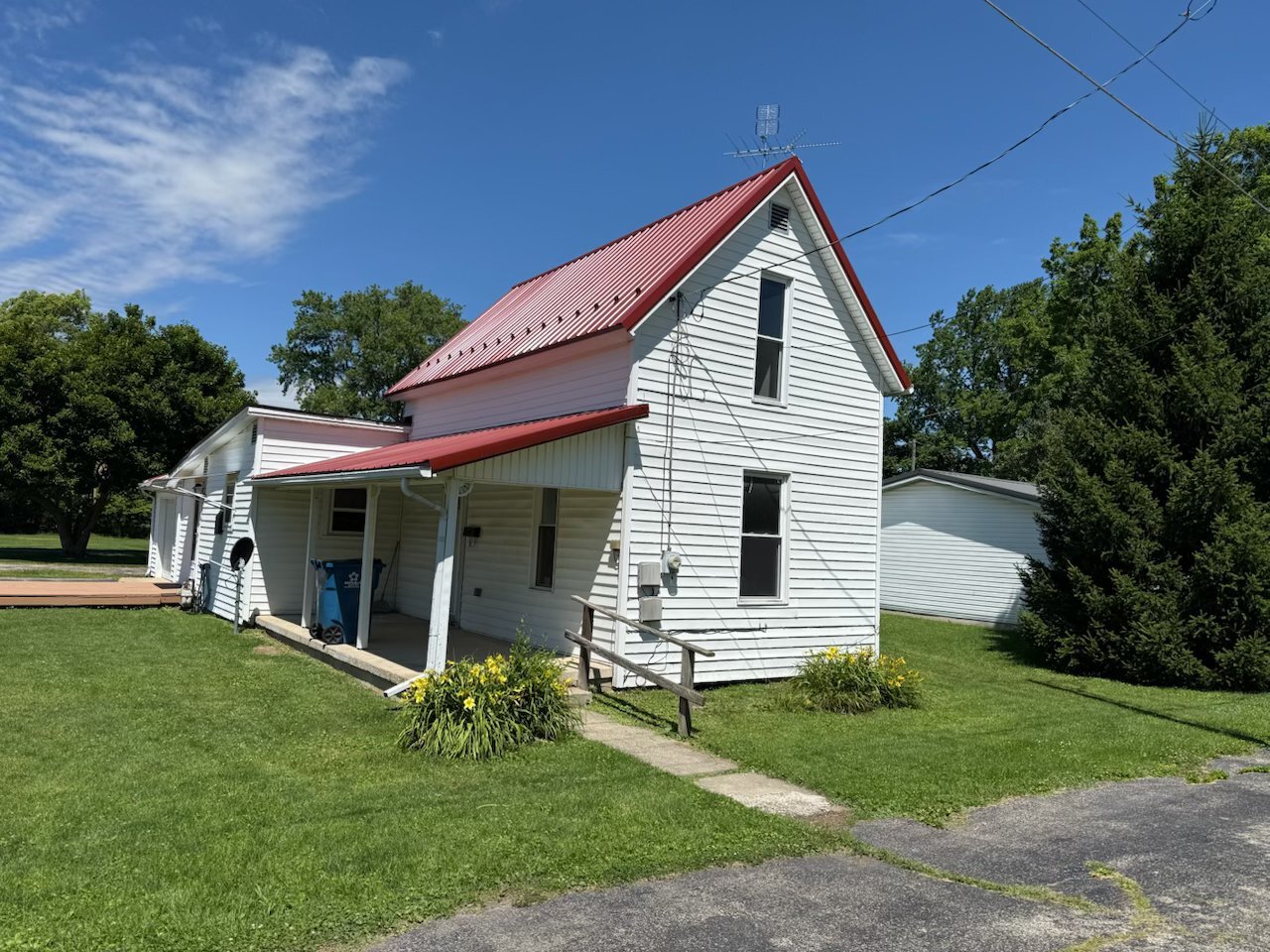 Building Photo - 1496 Morris St