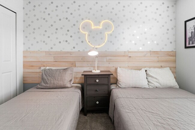 Building Photo - 4224 Paragraph Dr