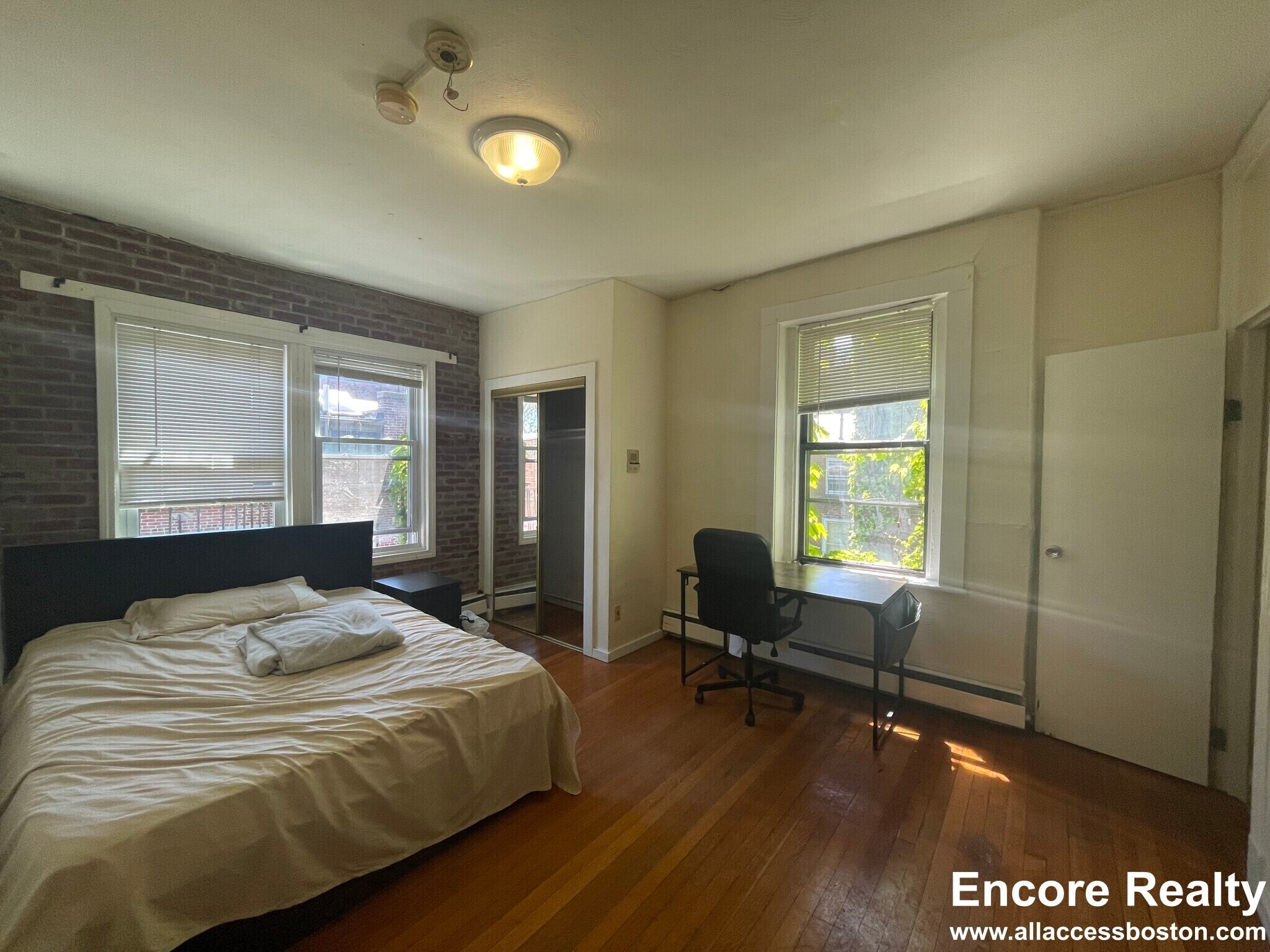 Building Photo - 40 Anderson St