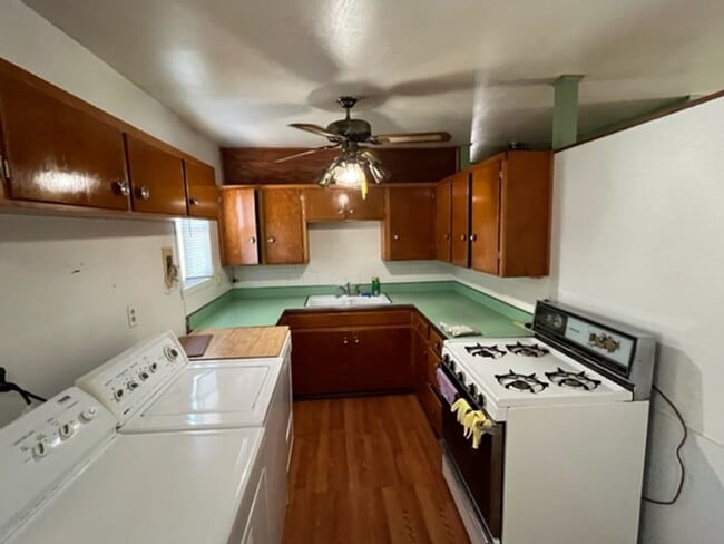 Building Photo - 3411 NE 22nd Ave