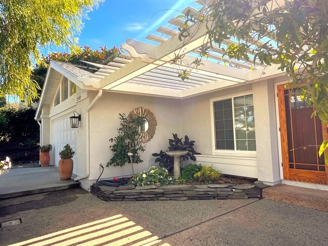 Building Photo - Most Charming Home in La Costa