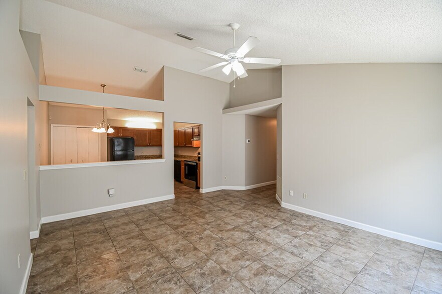 Building Photo - 1882 Manitoba Ct S