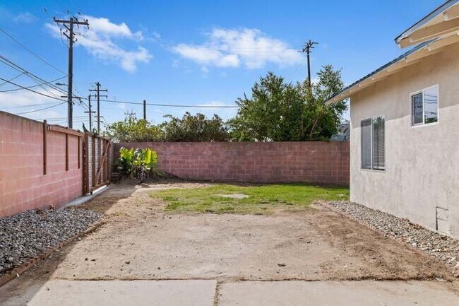 Building Photo - 4200 S A St