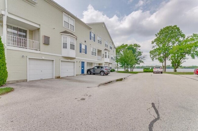 Building Photo - 5806 Riverfront Dr