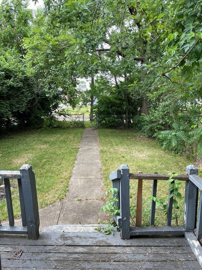 Building Photo - 592 E 3rd Ave