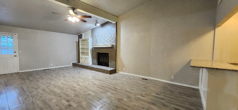 Building Photo - 2804 Fairfield Dr