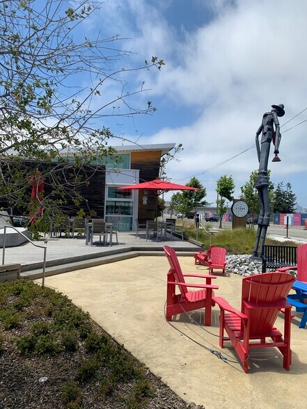 Grocery/coffee shop - 51 Innes Ct