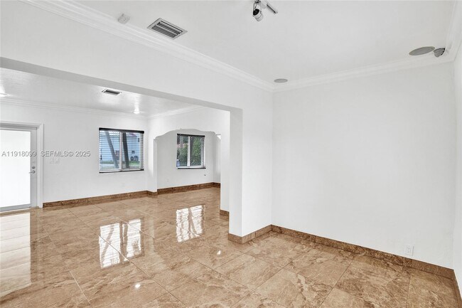 Building Photo - 5801 SW 20th St