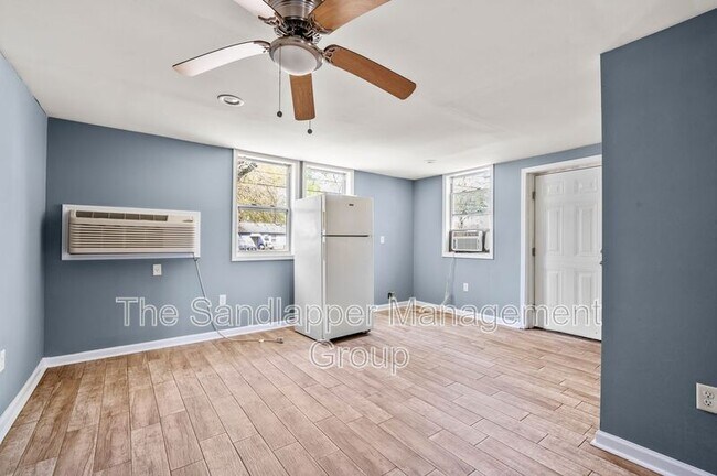 Building Photo - 2169 Eleanor Dr