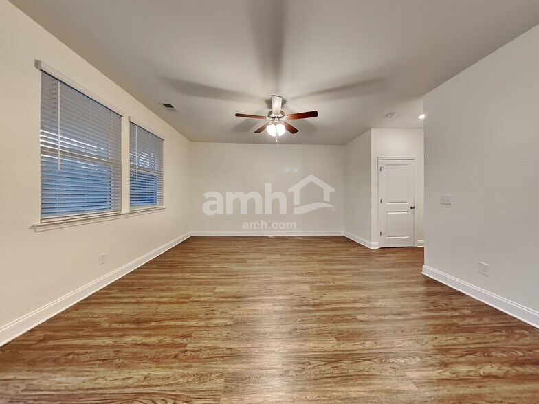 Building Photo - 106 Doral Blue Dr