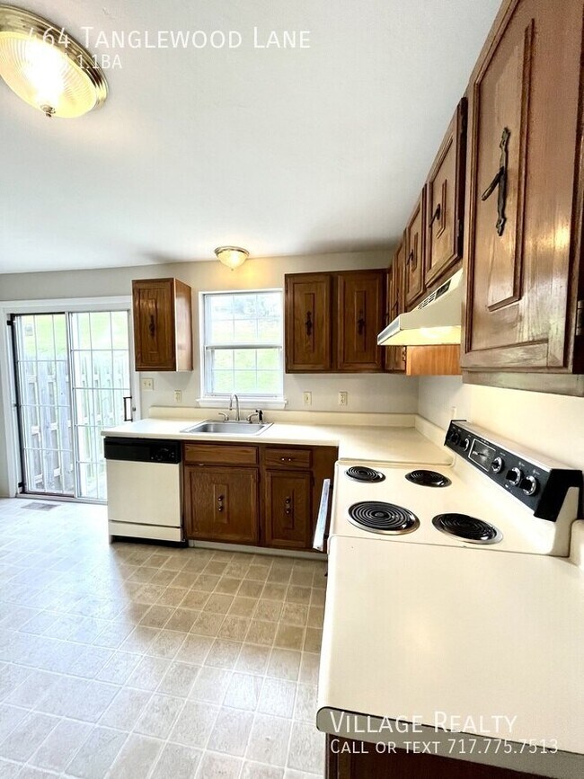 Building Photo - 464 Tanglewood Ln