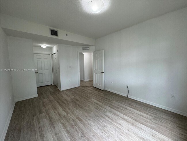 Building Photo - 10885 NW 89th Terrace
