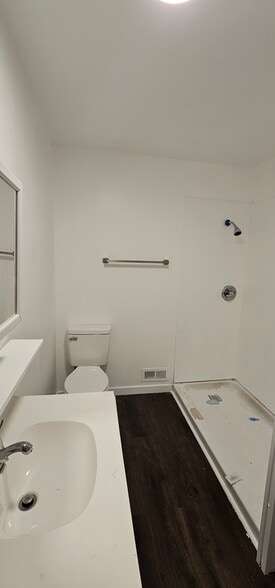 Building Photo - 7504 E 112th St