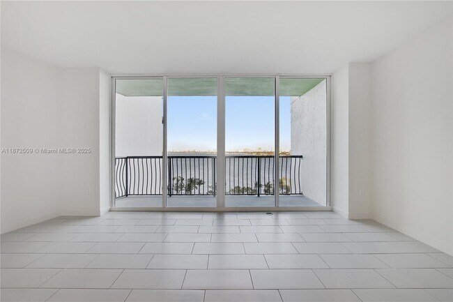 Building Photo - 1756 N Bayshore Dr