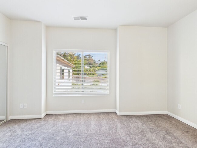 Building Photo - NEW NEW NEW remodeled -3bedroom/3bath Town...
