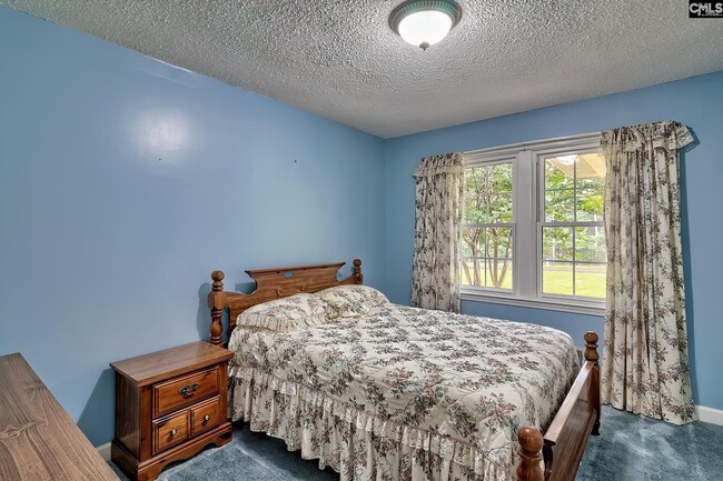 Building Photo - 221 Crooked Creek Rd