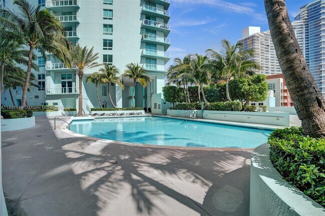Building Photo - 1900 N Bayshore Dr