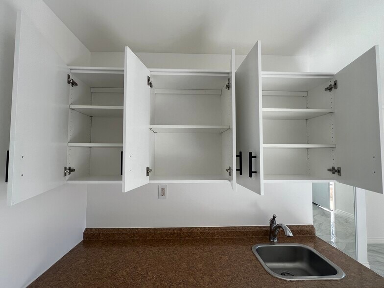 Building Photo - 5149 Arlington Ave