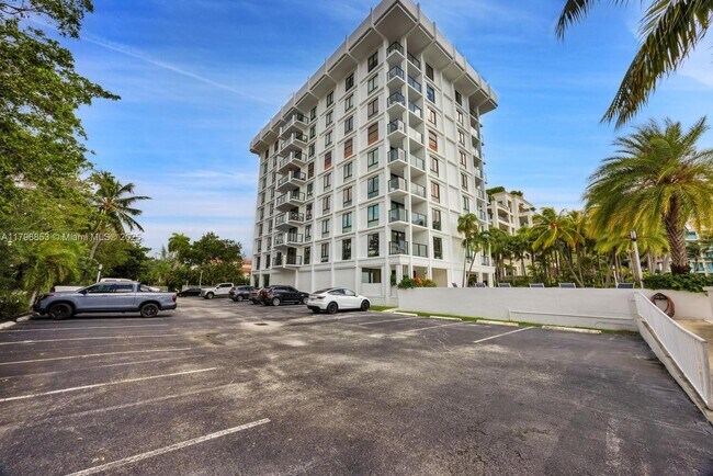 Building Photo - 1600 S Bayshore Ln