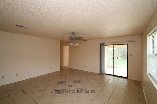 Building Photo - Winfield Estates!