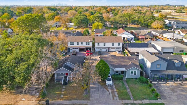 Building Photo - 8451 1/2 Howard Dr