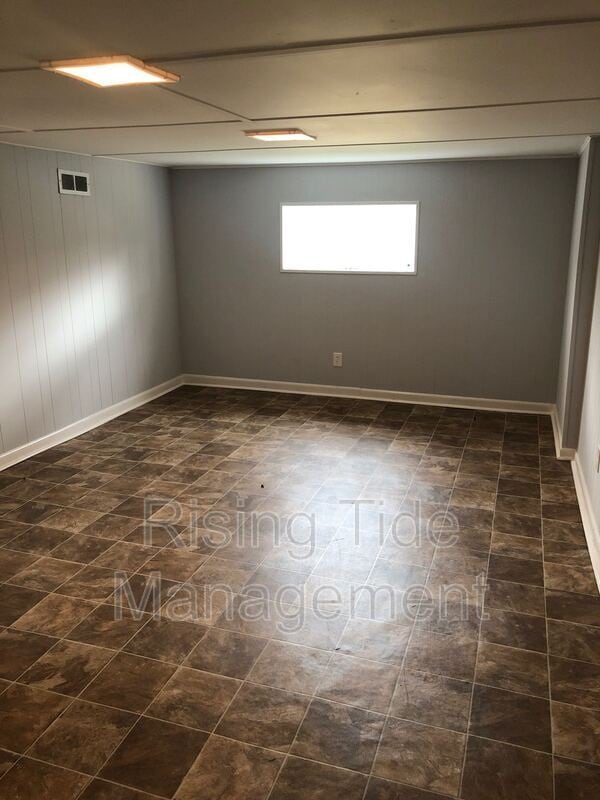 Building Photo - 928 5 Mile Rd