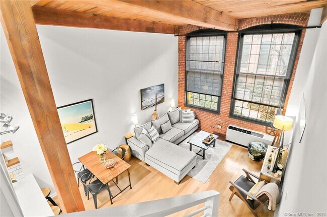 Building Photo - 25 Grand St
