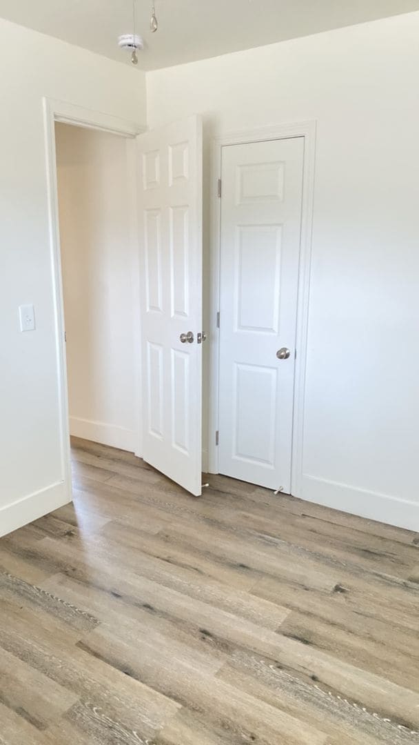 Building Photo - Recently Updated Delhi Home