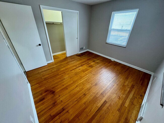 Building Photo - 1 Bedroom ~ Grandview Area